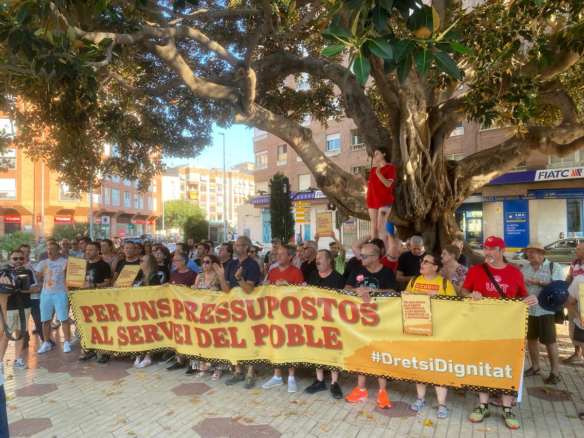IntersindicalV's tweet image. Intersindical Valenciana ha estat present a les concentracions d&apos;Alacant, Castelló i València per reclamar uns pressupostos al servei del poble.
💪🏽 Per uns comptes públics justos, socials i participatius! #PressupostosDignes #IntersindicalValenciana