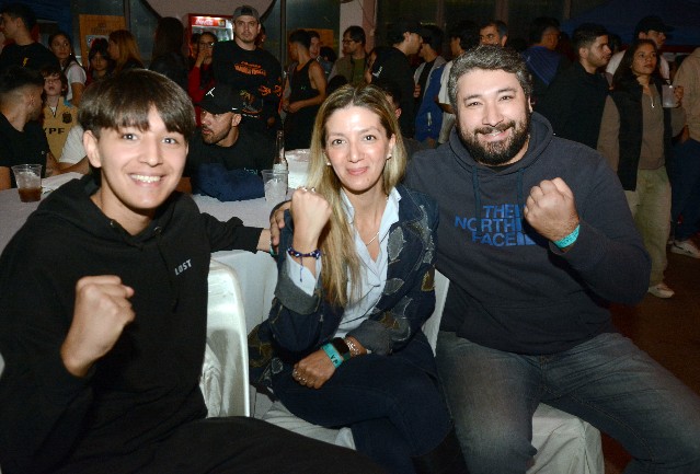 Sixto_Foto's tweet photo. Misiones Boxea dejó cita colmada con nuevo proyecto deportivo y escenario a la medida para otro espectáculo de primera.
📌Mirá todas las fotos de esta cobertura en el link
👉https://t.co/euupAk0OHG https://t.co/5GXxIgZDaU