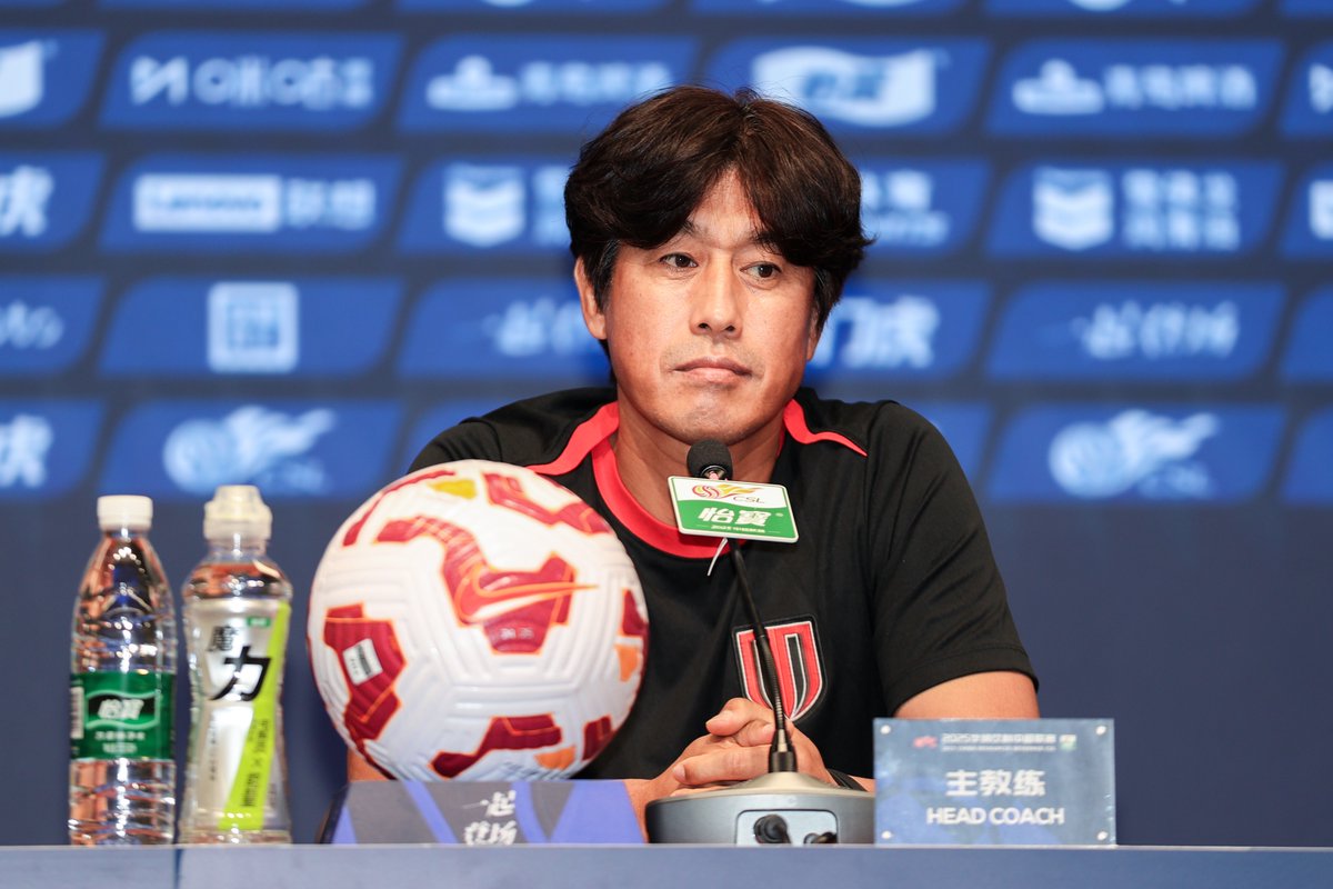 According to a Chinese source, Seo Jung-won demanded Chengdu Rongcheng honor the renewal clause in the contract signed with the former managerial board - an automatic 3-year extension with double the current salary— already the CSL's highest (40m CNY/5.5 USD for the whole staff)