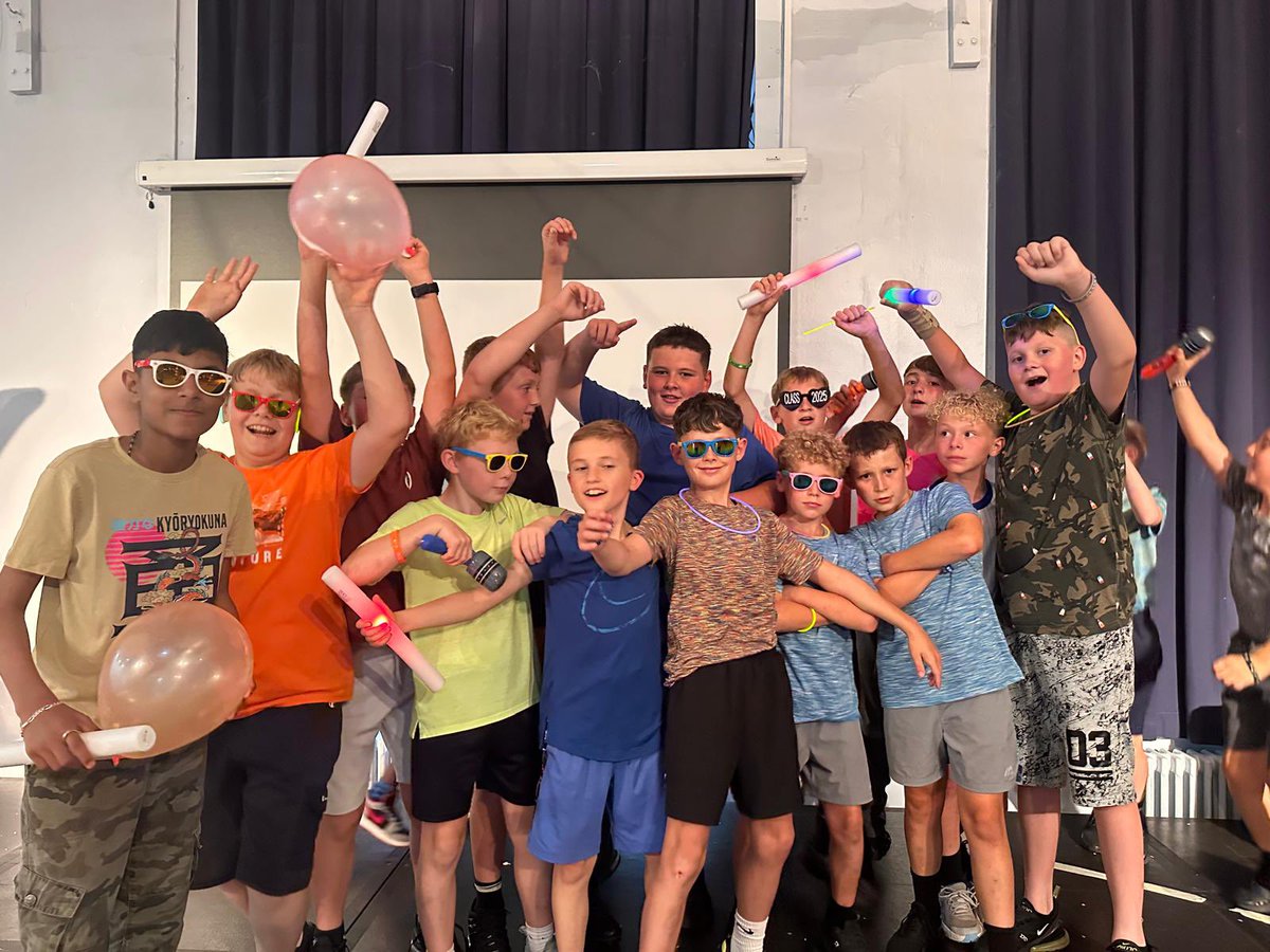 Beckaustwic5's tweet photo. Great Year 6 leavers show and after party! Well done @BHSP874! Such fun! @ExceedLP. What an amazing group of children! You’ve made us so proud! 🥰 https://t.co/oo65y0CWTc