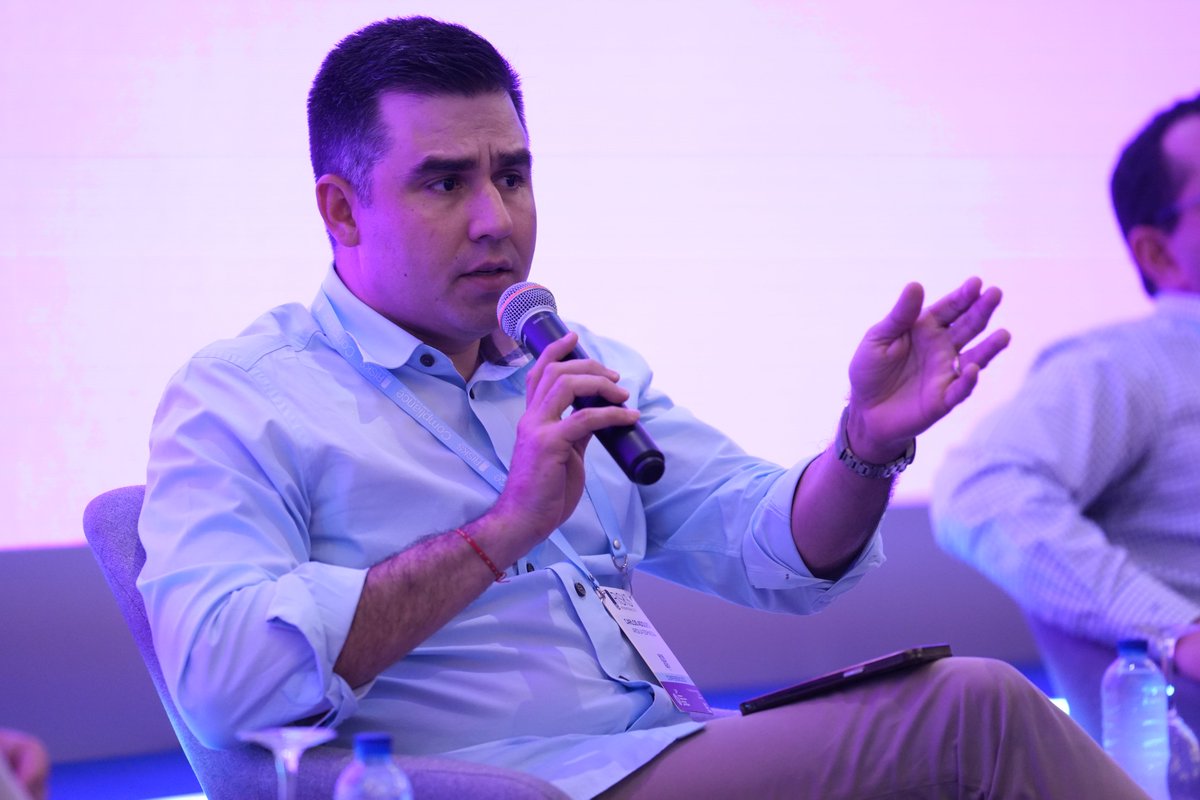 Asobancaria's tweet photo. #AEstaHora avanza el panel 'Lucha contra la corrupción: construyendo una sociedad más transparente' del 24º Congreso Panamericano de Riesgo #LAFTFPADM.

Participan @camiloquirozh, contralor delegado para la Seguridad, Convivencia y Justicia de la @ContraloriaBta; @AndresAvila84, director de Ávila Arias & Asociados; @Carlosardilae, representante a la Cámara; Andrés Hernández, director Ejecutivo de @transparenciaco.