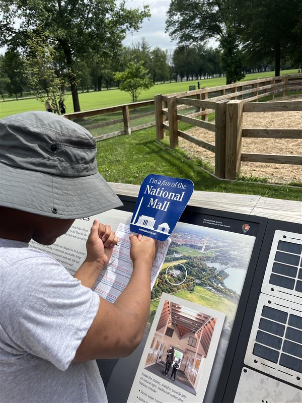 TheNationalMall's tweet image. Yesterday, we hosted the Nationals Youth Baseball Academy for a special tour and scavenger hunt on the National Mall. The Scholar Athletes visited the Lockkeeper’s House, Constitution Gardens, and met the horses at the US Park Police Stables!