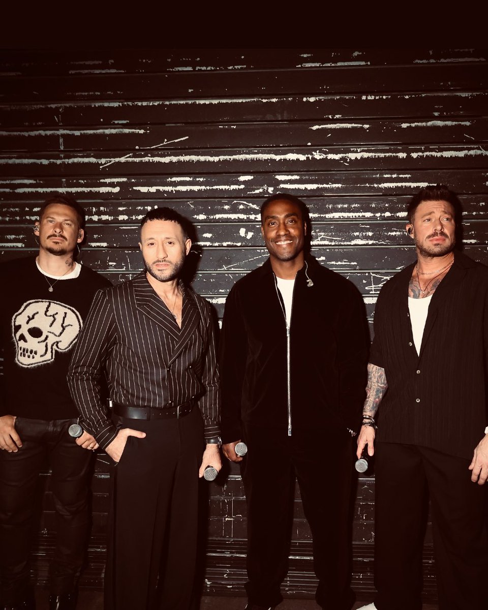 officialblue's tweet image. We're standing on business – big things are coming! 😏
•
#duncanjames #simonwebbe #leeryan #antonycosta #officialbluemusic #officialblue #breatheeasy