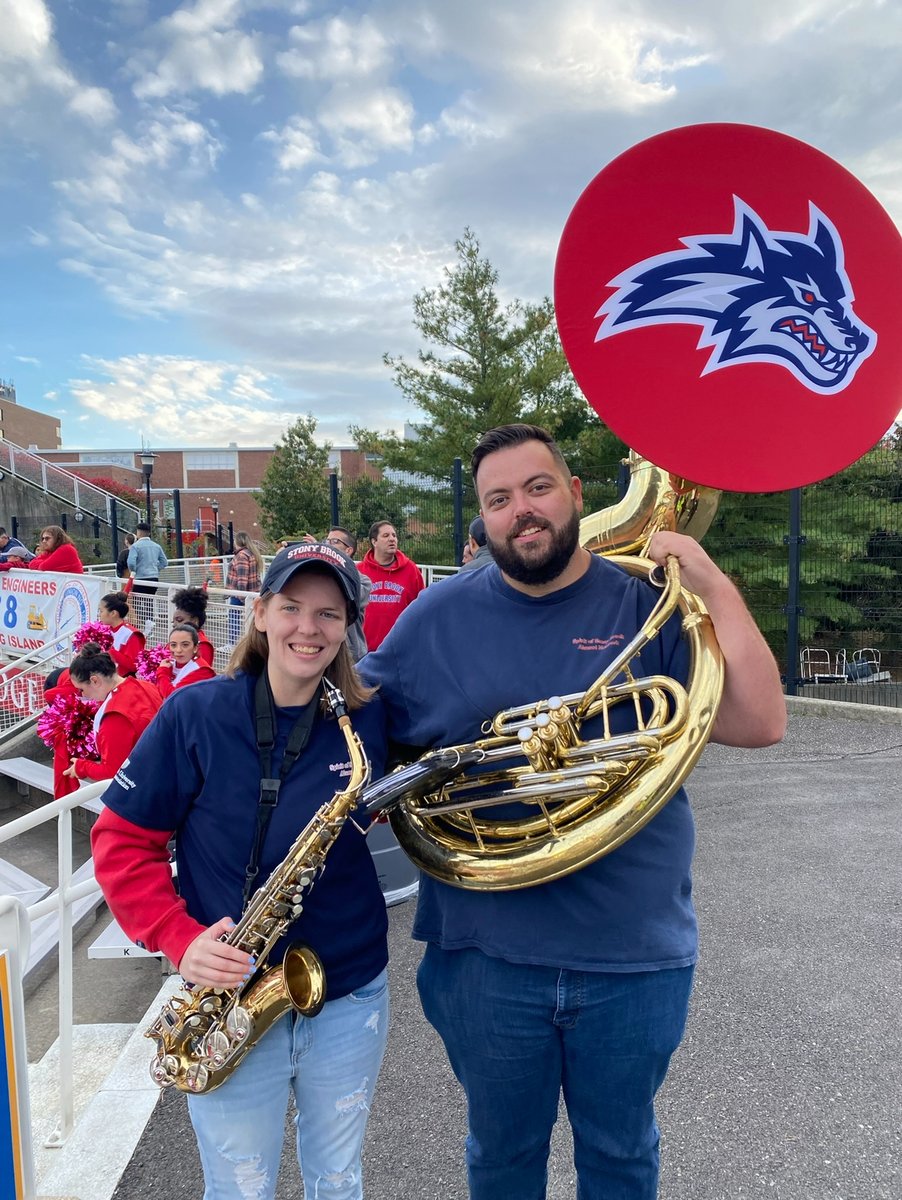 stonybrooku's tweet image. #SeawolfSweethearts Clare ’18 and Shane Peterson ’17 met through The Spirit of Stony Brook Marching Band.
Nearly eight years (and many halftime shows) later, they tied the knot this April, surrounded by fellow Seawolves.
Here’s to a love that marches on. ❤️