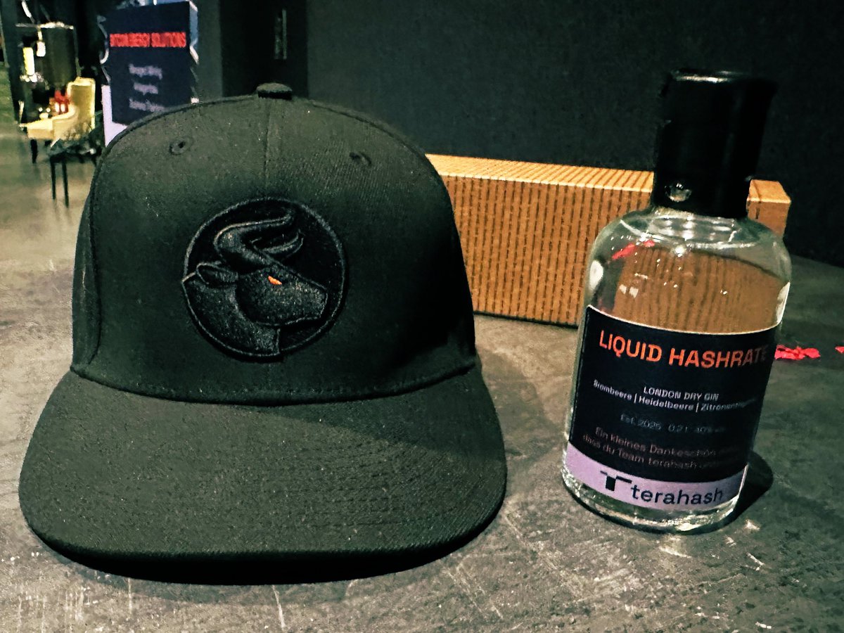 copiaro's tweet image. It‘s this time of the year again 🔥 😱🧡@terahash_space Summer Event 2025
How do you like the new Copiaro Hat?
#LiquidHashrate #proofofhat