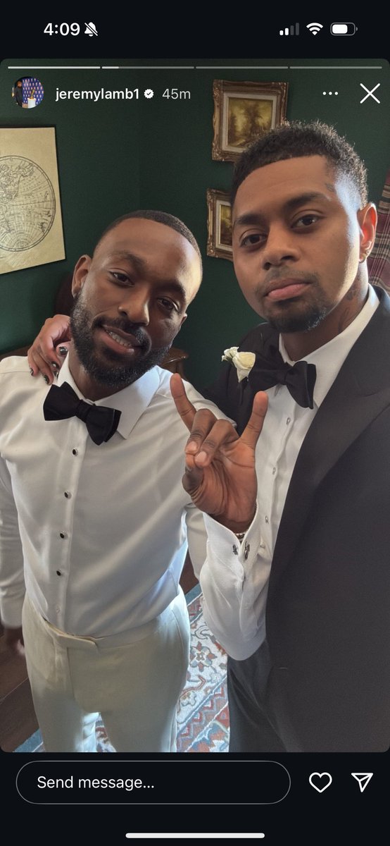 CTScoreboardPod's tweet image. Does Kemba Walker have the best groomsmen lineup you could ask for?