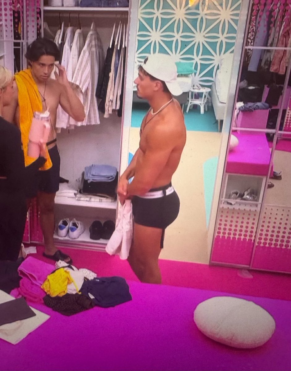 OOCtvreal's tweet photo. Je repense à lui… (le bbl de Damien) #SecretStory https://t.co/22EmFqfYmz