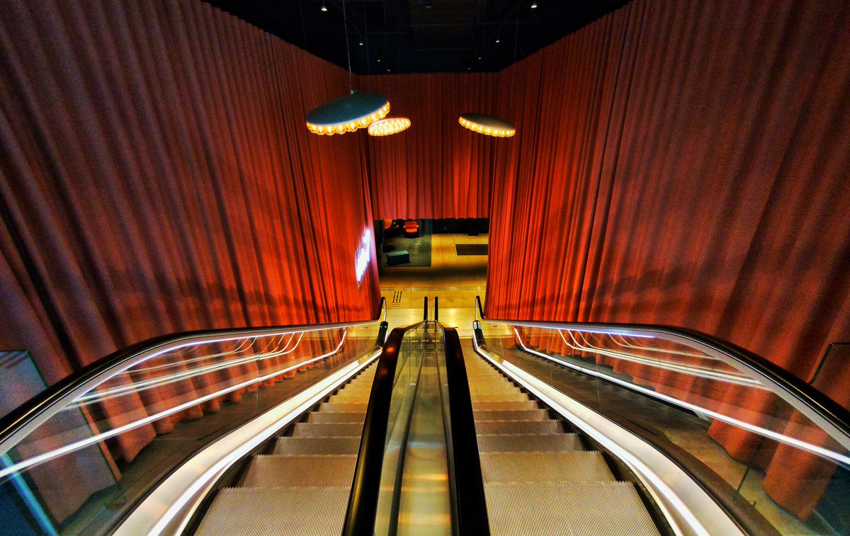 anthonyhunter69's tweet photo. #escalator 🙂

#skyline #hmdskyline @Nokia @NokiaMobile @HMDGlobal @HMDdevices #shotonhmd #BW #shotonskyline @teampureview @NokiamobBlog #nokia #photography #phoneography #shotonnokia #nokiamobile #wideangle #wideanglemode #göteborg https://t.co/ImAifEvUm0