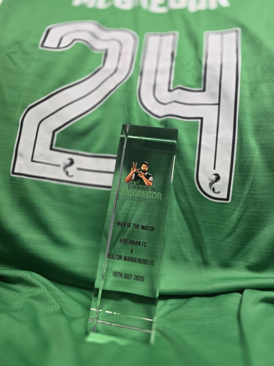 DazTestimonial's tweet image. How good is this?! 😍
A stunning glass Man of the Match trophy for Darren McGregor’s Testimonial, proudly sponsored by the McEwan family 💚