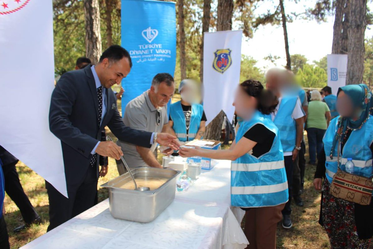 Aşure Günü: Paylaşmanın, Birliğin ve Umudun Günü 

📍 Ankara Denetimli Serbestlik Müdürlüğümüzde anlamlı bir buluşma...
Muharrem ayının derin manevi ikliminde, Türkiye Diyanet Vakfı iş birliğiyle gerçekleştirdiğimiz Aşure Günü Etkinliği ile iyileştirici adaletin toplumsal yönünü