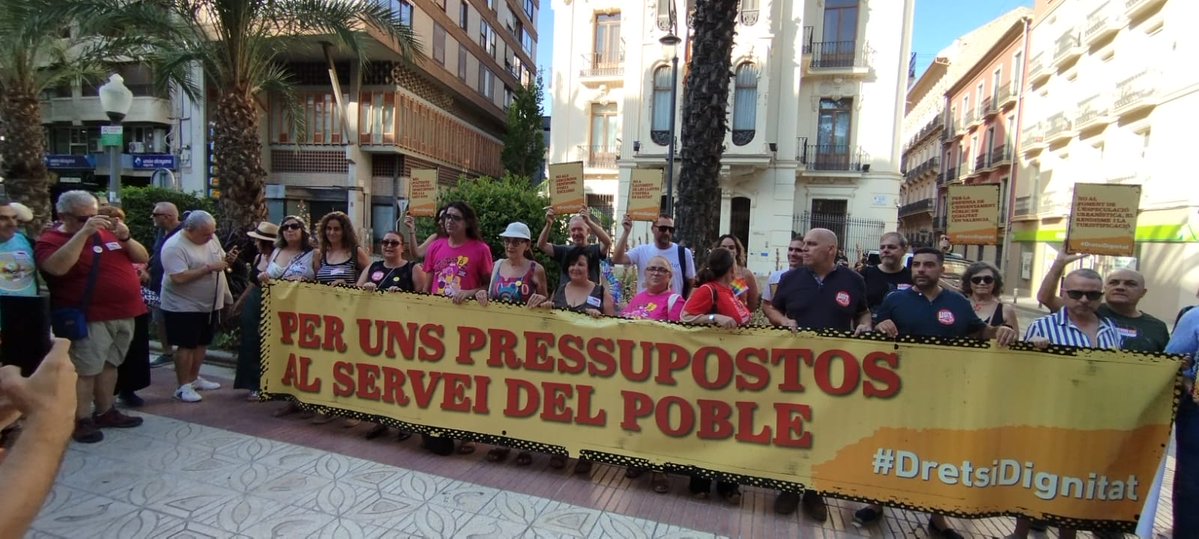 IntersindicalV's tweet image. Intersindical Valenciana ha estat present a les concentracions d&apos;Alacant, Castelló i València per reclamar uns pressupostos al servei del poble.
💪🏽 Per uns comptes públics justos, socials i participatius! #PressupostosDignes #IntersindicalValenciana