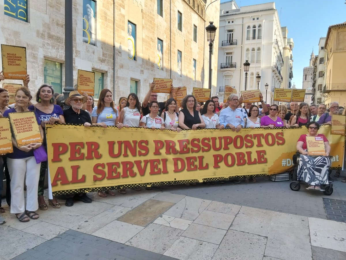 IntersindicalV's tweet image. Intersindical Valenciana ha estat present a les concentracions d&apos;Alacant, Castelló i València per reclamar uns pressupostos al servei del poble.
💪🏽 Per uns comptes públics justos, socials i participatius! #PressupostosDignes #IntersindicalValenciana