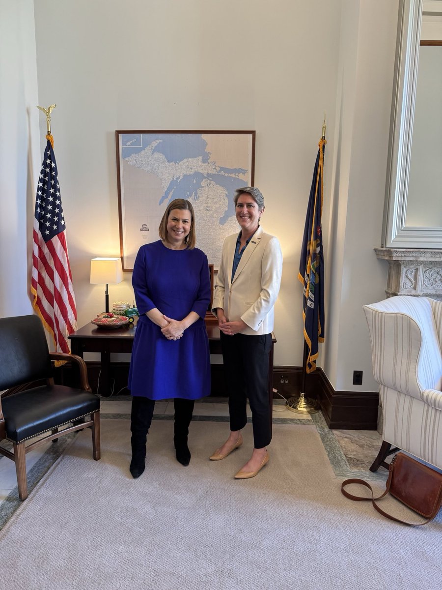 iava's tweet image. Two great meetings today with offices in the Senate. Thanks to @SenatorSlotkin and @SenDuckworth for your time and leadership!
PS we were proud to present Sen. Duckworth with an IAVA coin. 🙂