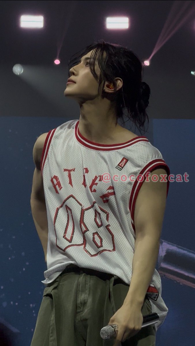 cocofoxcat's tweet photo. How is he real?! #ATEEZinBaltimore #ATEEZInYourFantasy #ATEEZ_in_Baltimore #ATEEZTour #YEOSANG https://t.co/FMeG56dhNZ