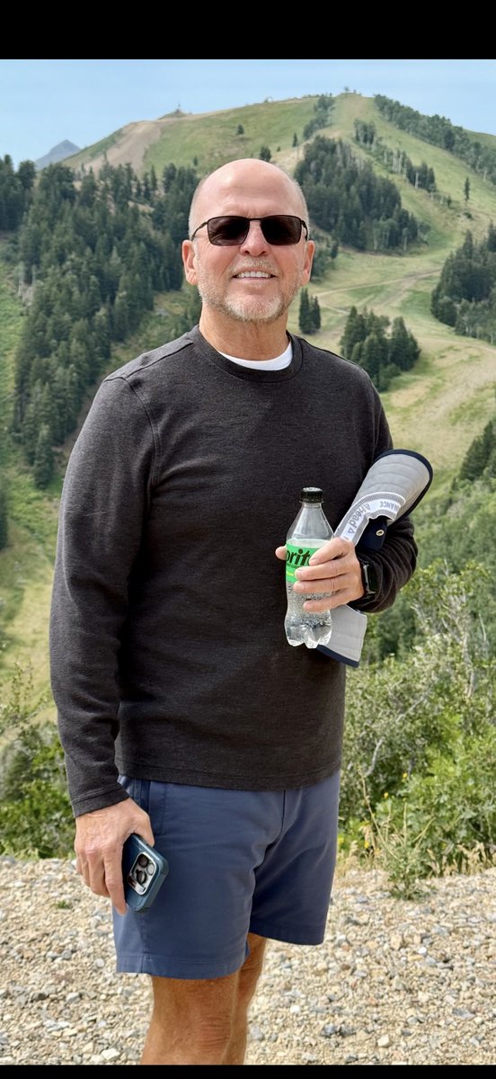 FixnBones's tweet image. A nice hike down from the summit @SundanceResort #BearClawTrail
#Gorgeous
#UtahLife