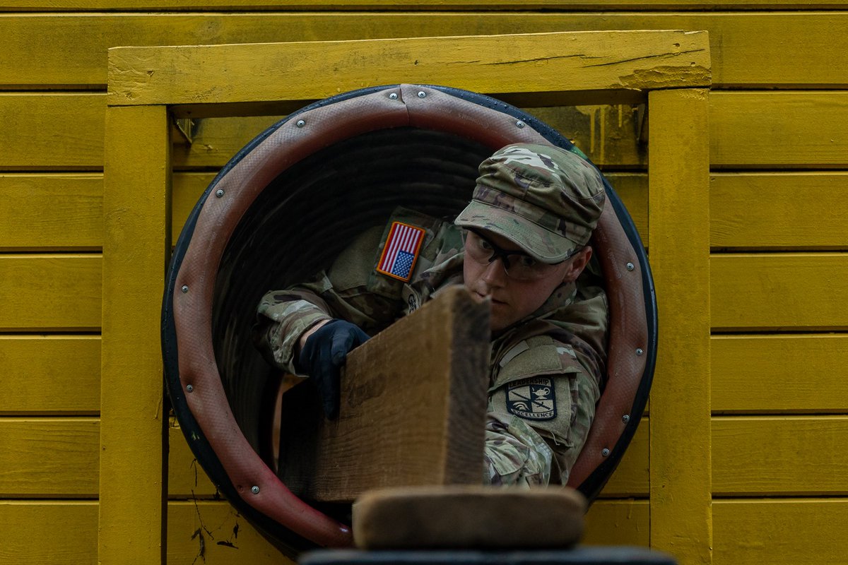 ArmyROTC's tweet image. The 9th Regiment #AdvancedCamp leads their way through the Field Leadership Reaction Course by relying on each other at #CST2025!
馃摳 by MacKenzie Rogers, Murray State University, CST Public Affairs Office
Check out the link in our bio for more!