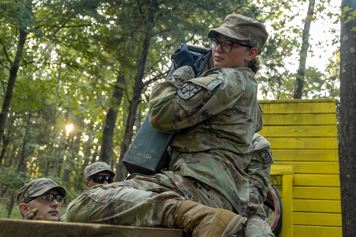 ArmyROTC's tweet image. The 9th Regiment #AdvancedCamp leads their way through the Field Leadership Reaction Course by relying on each other at #CST2025!
馃摳 by MacKenzie Rogers, Murray State University, CST Public Affairs Office
Check out the link in our bio for more!