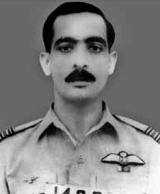 DGPR_PAF's tweet image. *Today in History*
On this day, we commemorate the birth of a brave son of soil, Sqn Ldr Sarfraz Rafiqui (Shaheed), HJ, SJ, who was born on 18 July 1935. An epitome of leadership and integrity, he carved his name in annals of air combat during Indo-Pakistan War of 1965. Gifted…