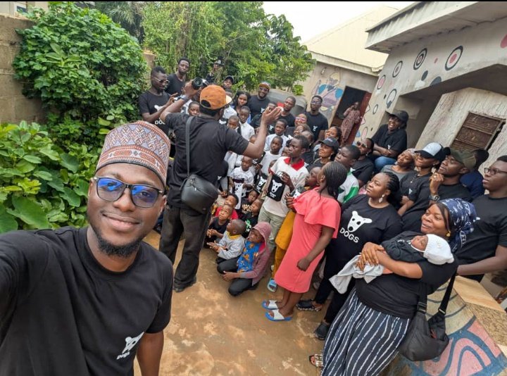 Web3Benny's tweet photo. Had a super busy day with @0xweb3bond 
So @realDogsHouse sponsored this movement. We were able to visit 2 orphanage homes today. It's a beautiful thing to see people smile. Thank you @realDogsHouse https://t.co/0czAOWTU6s