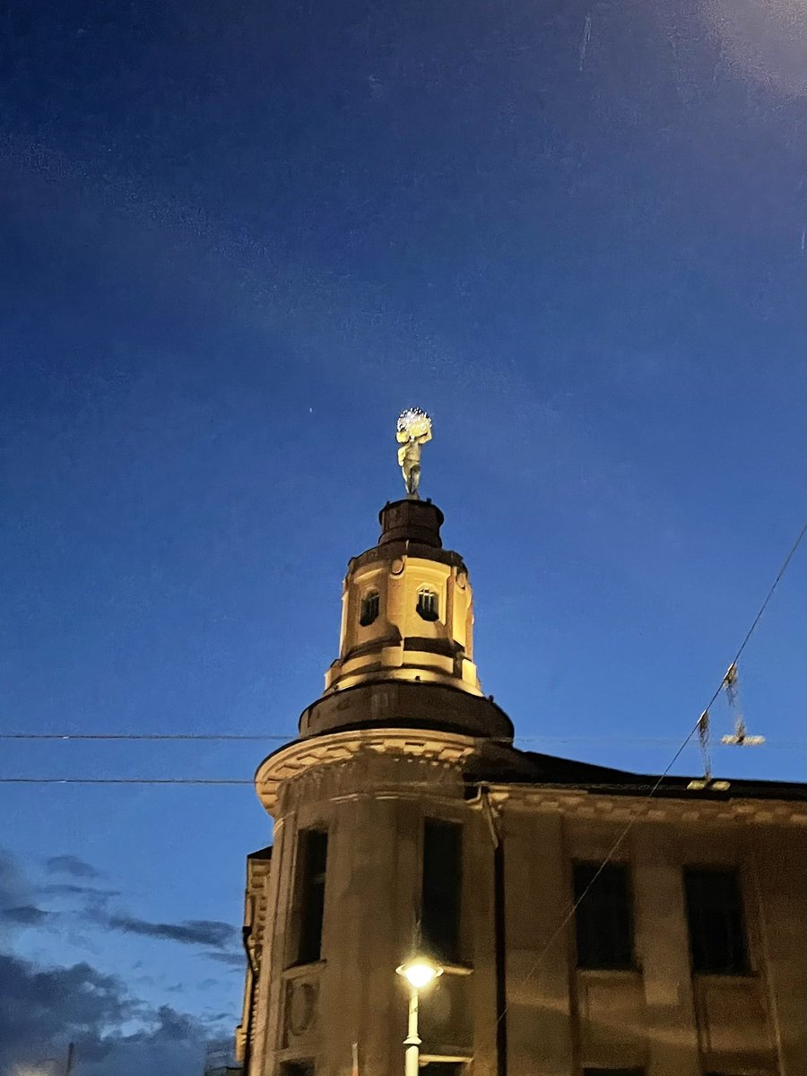 varvuolis's tweet image. Basketball moments on the rooftops of #Vilnius 🏀🇱🇹