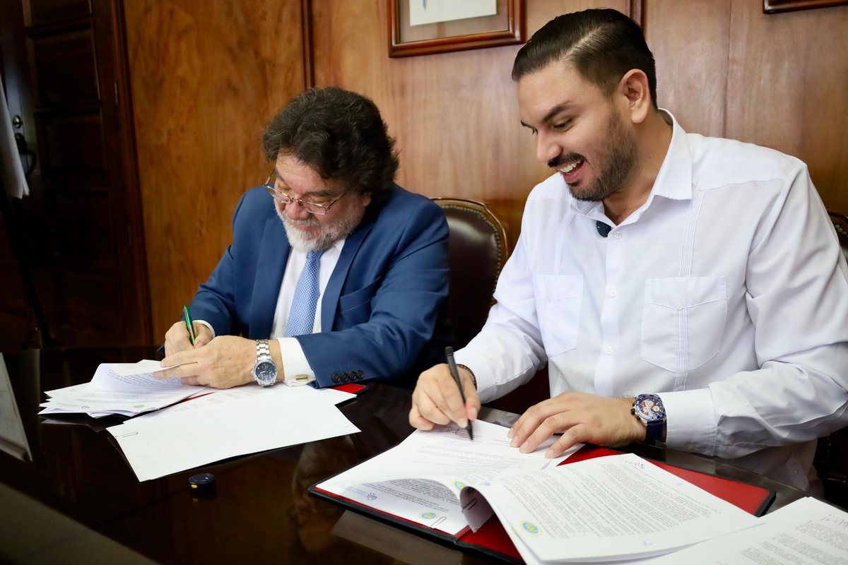 🤝Suscribimos un convenio para que los estudiantes de la Universidad Central <a href="/lacentralec/">Universidad Central del Ecuador</a> realicen prácticas preprofesionales en el #Cpccs.

Abrimos puertas para que la juventud incluya a la participación ciudadana en su formación profesional.
#CiudadanosComoTú 
<a href="/AndresFantoniB/">ANDRÉS FANTONI</a>