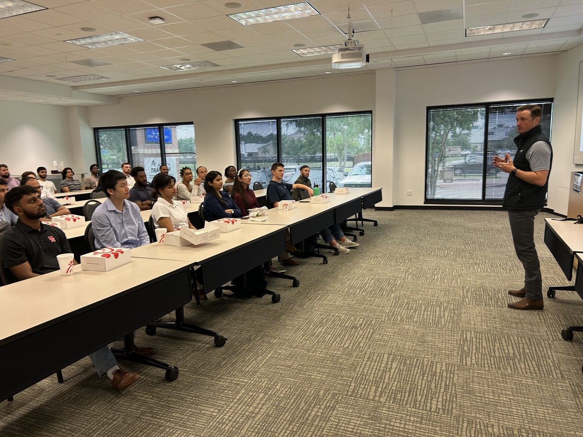 houstontranstar's tweet image. Great to have the Young Professionals in Transportation – Houston Chapter back at Houston TranStar today!
They toured our facility, asked smart questions, and got a look at how we manage traffic and emergencies across the region.
🔗 Learn more: ypthouston.org