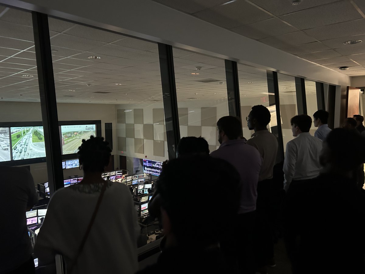 houstontranstar's tweet image. Great to have the Young Professionals in Transportation – Houston Chapter back at Houston TranStar today!
They toured our facility, asked smart questions, and got a look at how we manage traffic and emergencies across the region.
🔗 Learn more: ypthouston.org