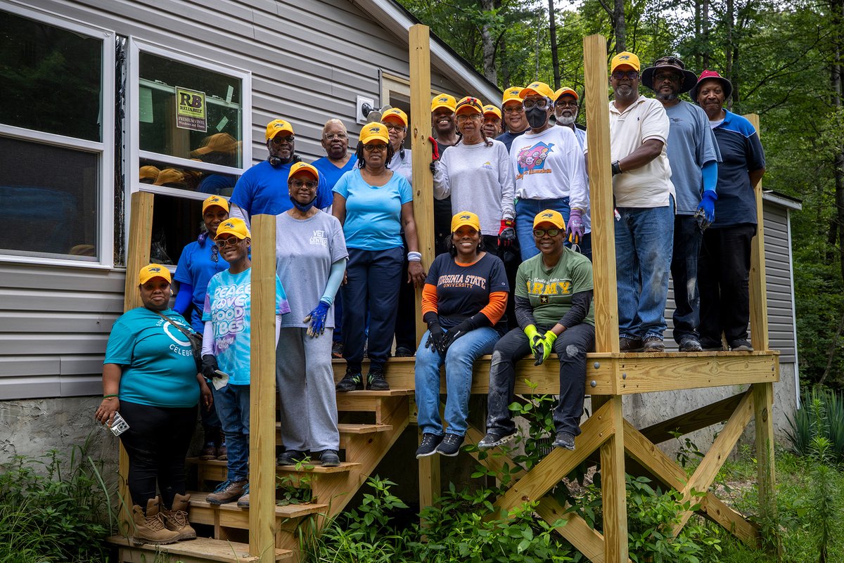 nc_missions's tweet image. It's always great to have our friends from Fort Foote Baptist Church in Maryland back here in NC. They've helped serve on numerous rebuild projects through the years and are spending this week working at our rebuild center in E Flat Rock. THANK YOU