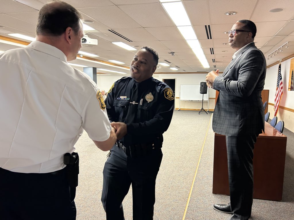 PghPolice's tweet image. The Pittsburgh Bureau of Police held a promotion ceremony for five detectives and two officers who were promoted to the rank of sergeant this afternoon.
One officer was sworn in yesterday at Police Headquarters by Acting Chief Devine.
Congratulations to our eight new sergeants!