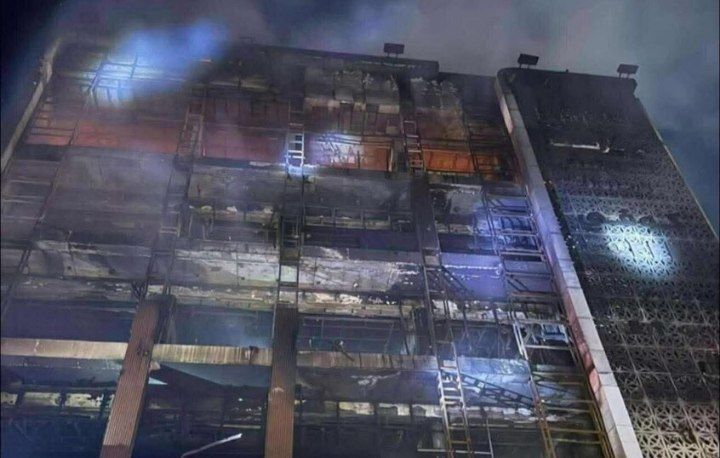 انفجار الكرادة .. حريق الكوت 
نفس السيناريو ...
نفس المنتـــــج ...
نفس المخـــرج ...
والعاقل يفتهم .
#حريق_الكوت 
#حريق_الهايبر