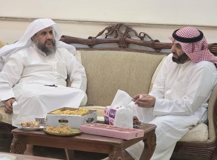 سعدنا اليوم بزيارة عضو مجلس الأمة السابق الأخ مبارك الوعلان في مضافتنا بدمشق.

أرحب بكل زوار الكويت والخليج في دمشق، وأشكر لهم وقوفهم إلى جانب الشعب السوري، حتى تعود سوريا إلى عافيتها ومجدها.