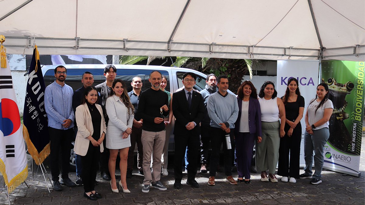 🚐🌎#BuenasNoticias | Hwangwook Kang, director de <a href="/EcuadorKoica/">KOICA Ecuador 에콰도르사무소</a>, entregó en donación al #INABIO, representado por su director Ejecutivo, <a href="/inclandj/">Diego J. Inclán🐞🐝 🦋</a>, un vehículo para fortalecimiento del proyecto “Establecimiento del Banco Nacional de Datos de Recursos Genéticos Corea-Ecuador”.