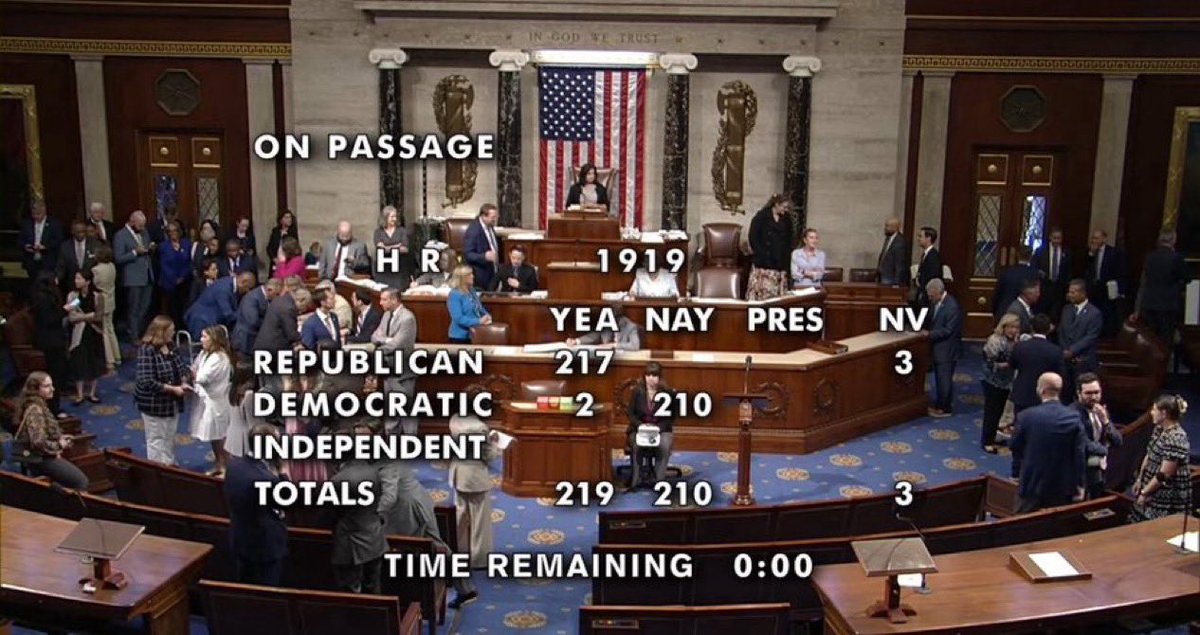 MAGAVoice's tweet image. BREAKING 🚨 House just BLOCKED legislation for Central Bank Digital Currency (CBDC) 219-210 🔥 

ANOTHER MASSIVE WIN