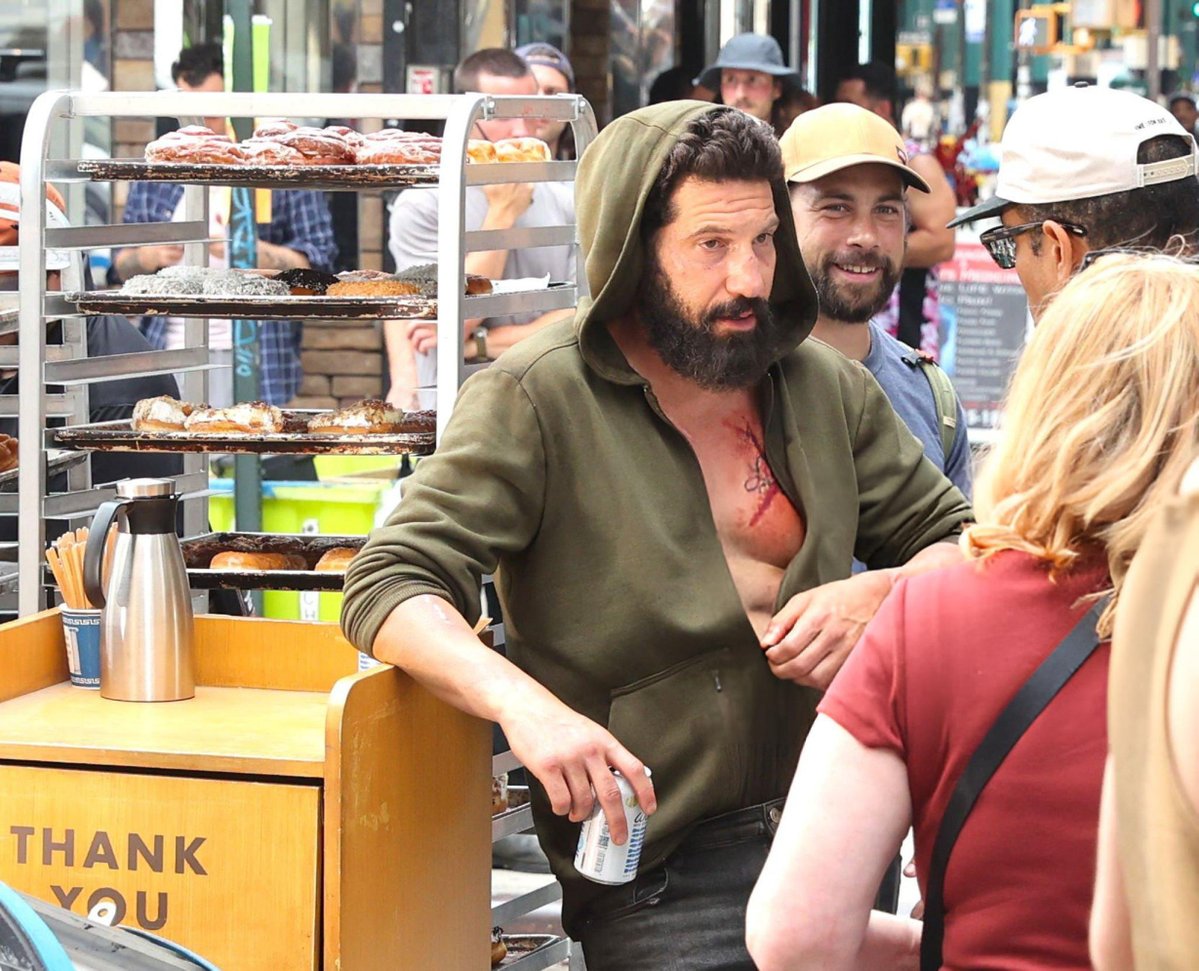_DaredevilShots's tweet image. More stills of Jon Bernthal on the ‘The Punisher’ set.
(via: getty images)