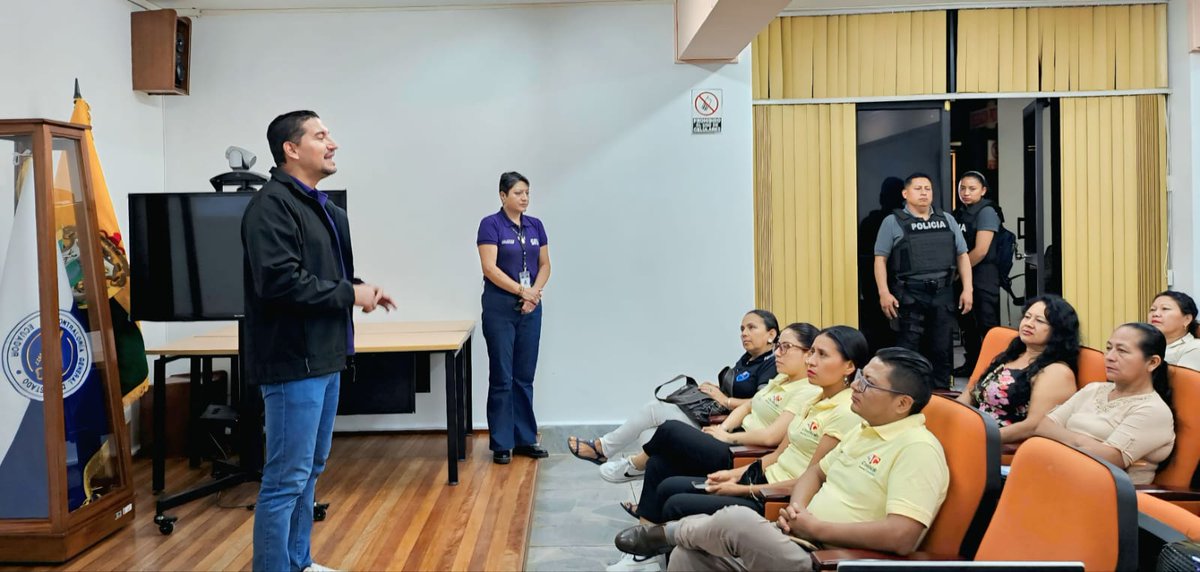 SRI Ecuador (@srioficialec) on Twitter photo Nuestro director general, <a href="/DamianLarcoG/">Damián Larco Guamán</a>, visitó la ciudad de Tena y participó en una capacitación dirigida a varios contadores del sector.
Durante el evento, informó los beneficios de la #RemisiónTributaria de este año.
#ElNuevoEcuador Nuestro director general, <a href="/DamianLarcoG/">Damián Larco Guamán</a>, visitó la ciudad de Tena y participó en una capacitación dirigida a varios contadores del sector.
Durante el evento, informó los beneficios de la #RemisiónTributaria de este año.
#ElNuevoEcuador