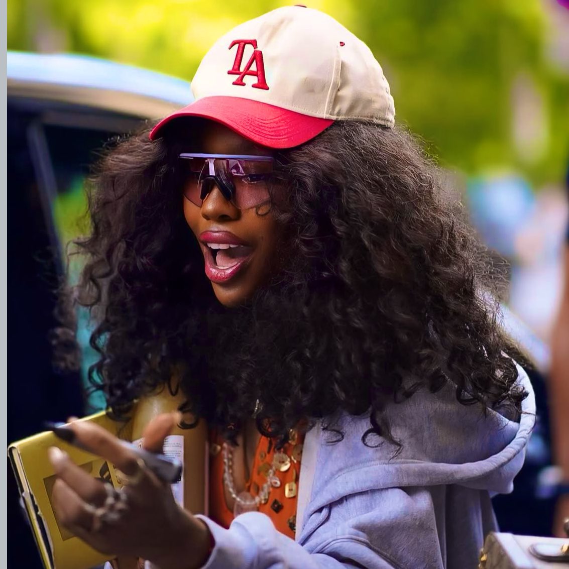 CHlLLBABY's tweet photo. seeing her happy >>>>>> https://t.co/E4Jlqg3SLu