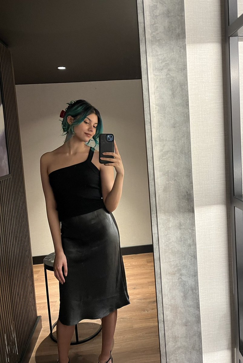 SpyderOwO's tweet image. I know I donβt post personal stuff here too often, but these are some of my favourite aesthetically pleasing photos from my first ever vacation π₯Ίπ«Ά
βΏ ft. me in a lil dinner fit I felt cute in
Yes I saw Muse for the first time
Yes I cried