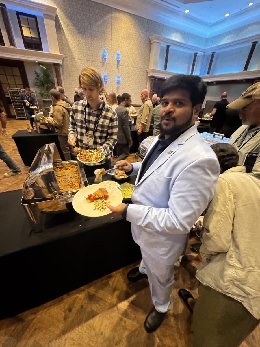 Cosmicsummitx's tweet image. @thepraveenmohan gets on some Southern Fried Chicken 🍗