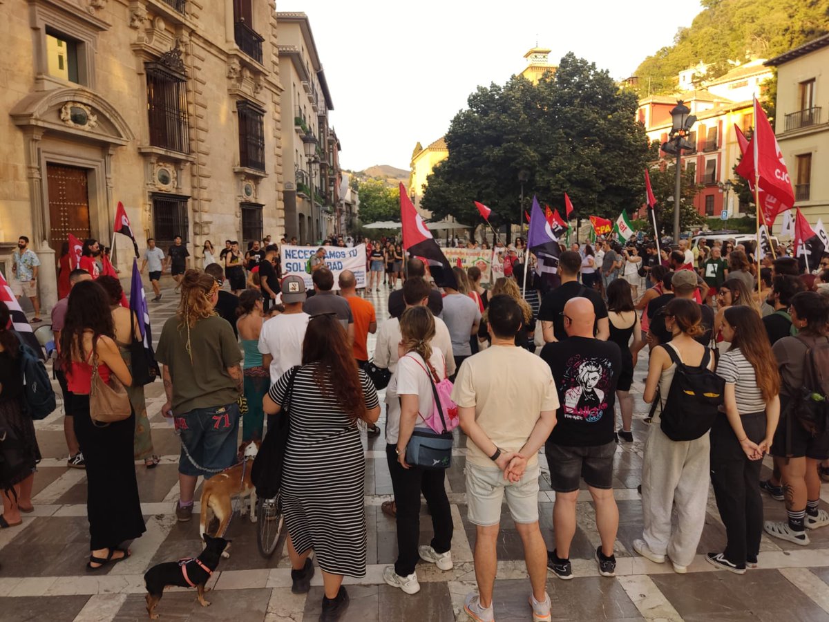 6 DE LA SUIZA 🤝 |

Mostramos músculo, junto al resto de fuerzas sindicales y revolucionarias de la ciudad, para denunciar el atropello cometido por parte de la democracia burguesa y sus cómplices progresistas. 

Frente a su barbarie, nuestra solidaridad  🔴⚫️