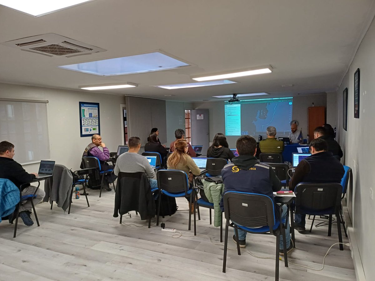 Servicio Nacional de Pesca y Acuicultura 🇨🇱 (@sernapesca) on Twitter photo #Biobío: Realizamos junto a <a href="/GlobalFishWatch/">Global Fishing Watch</a> en Talcahuano un taller macrozonal para el apoyo de los controles portuarios de pesca. En la cita se abordaron temas relativos a las solicitudes de acceso a puerto de naves pesqueras de pabellón extranjero y las inspecciones en puerto. #Biobío: Realizamos junto a <a href="/GlobalFishWatch/">Global Fishing Watch</a> en Talcahuano un taller macrozonal para el apoyo de los controles portuarios de pesca. En la cita se abordaron temas relativos a las solicitudes de acceso a puerto de naves pesqueras de pabellón extranjero y las inspecciones en puerto.