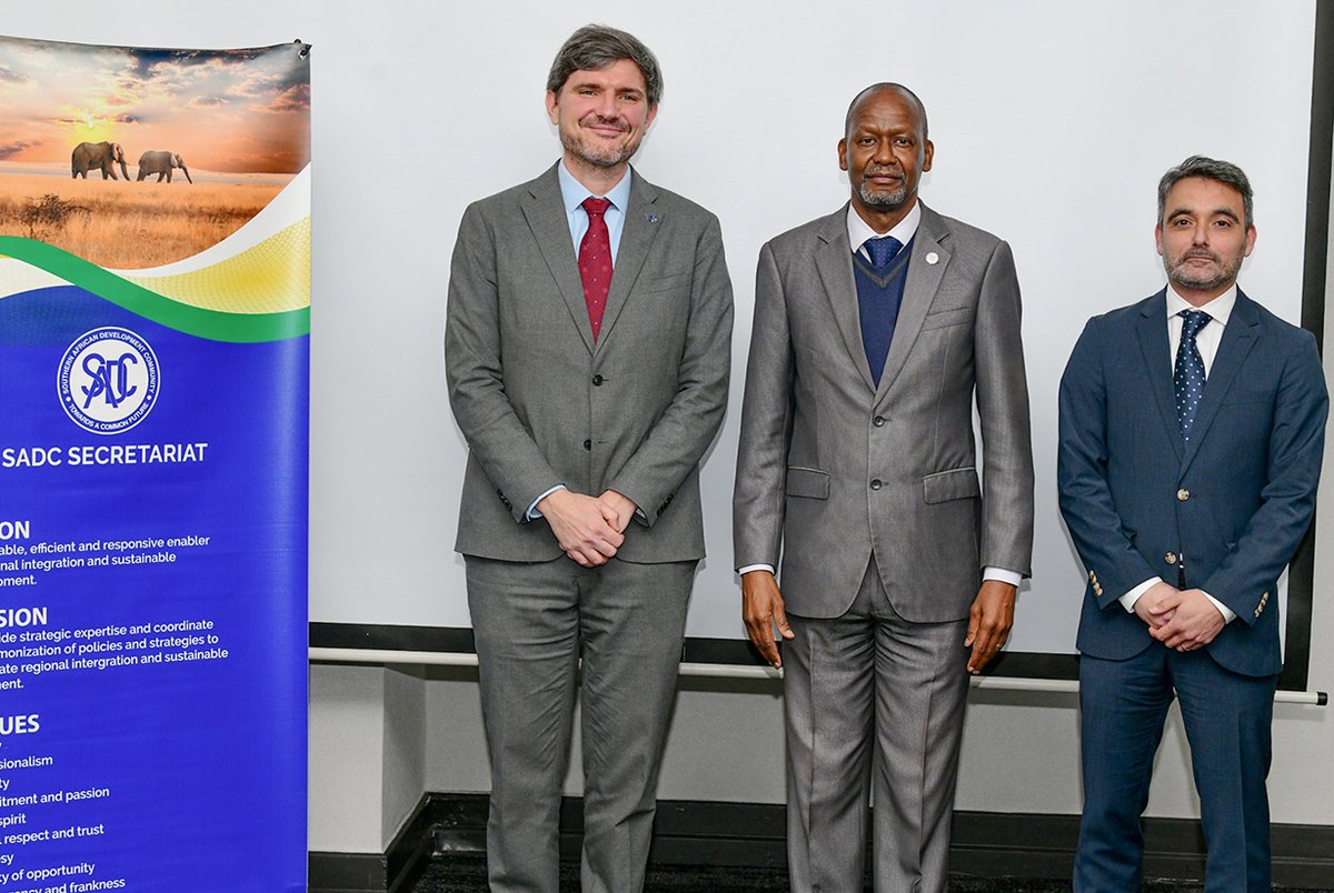 SADC_News's tweet image. #SADC ES, @EliasMagosi today hosted a farewell luncheon in honour of Mr. Clément Boutillier, Head of Cooperation & Mr. Christopher Gauci, Head of Finance & Contracts, both of whom have completed their tenures at the European Union Delegation to Botswana & SADC @EU_Commission