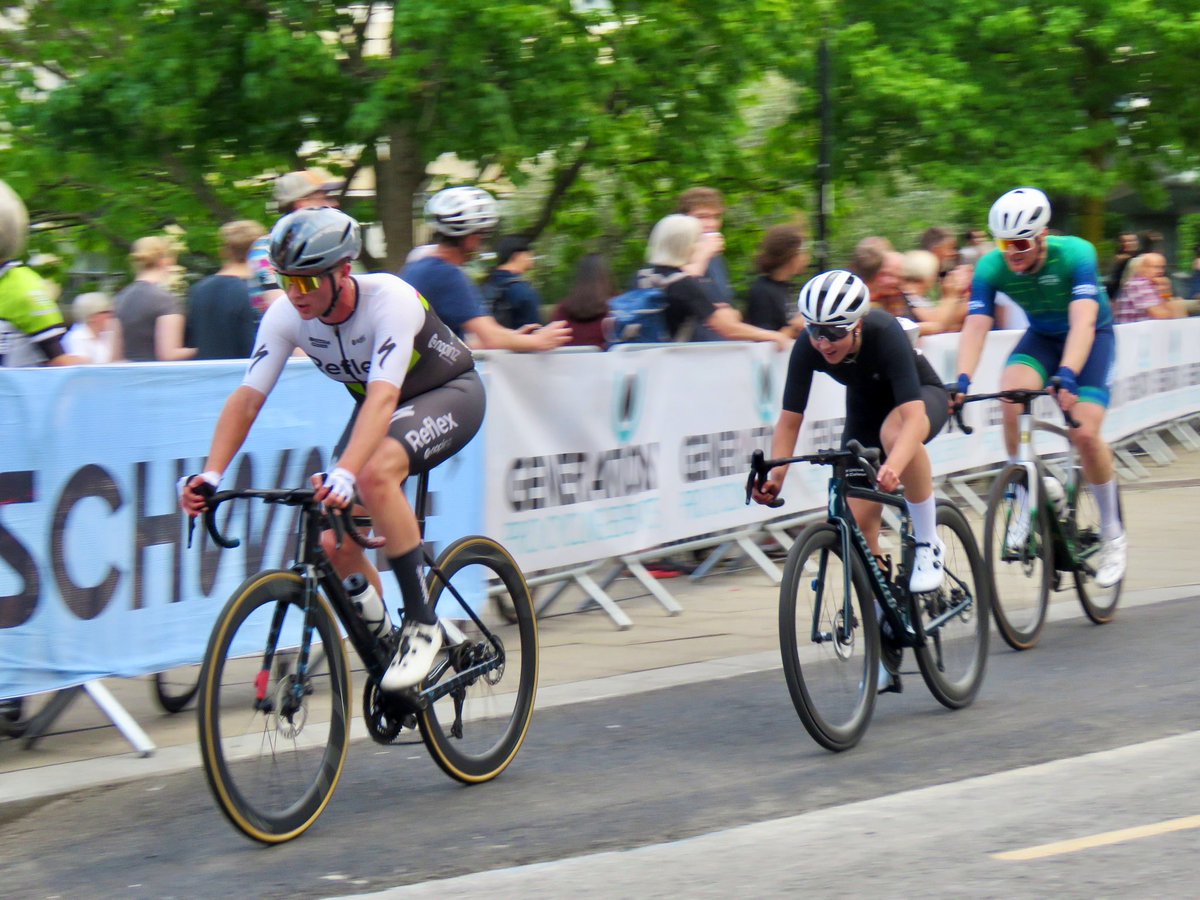 Some photos of the Trek Sheffield Fox Valley Classic, a support race for the <a href="/SheffGrandPrix/">Sheffield Grand Prix</a> last night 🚴🏻‍♀️ <a href="/BritishCycling/">British Cycling</a> #Sheffield