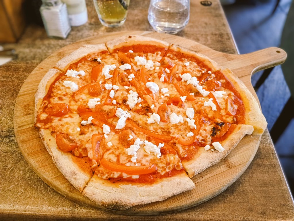 nolansister2's tweet image. Lovely evening.. . food, drinks and music 🍹🎶 ✨
#Ramsbottom