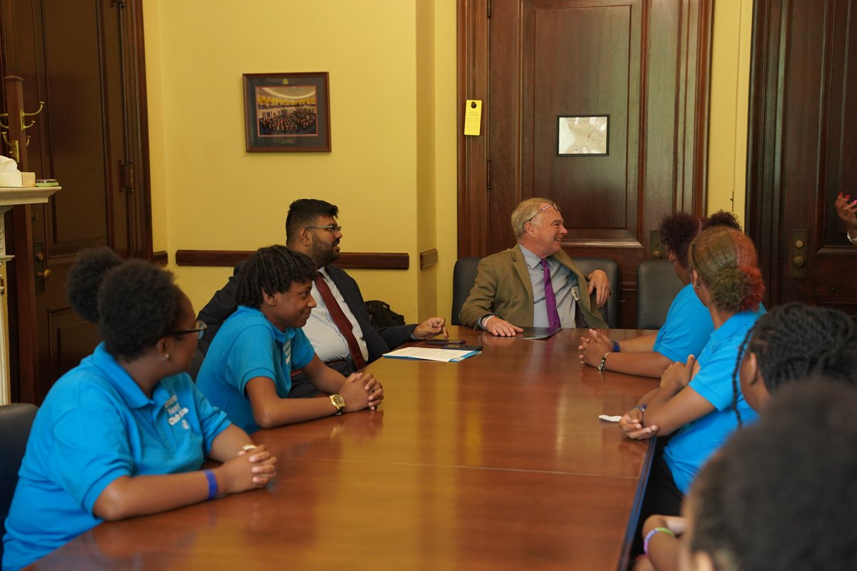 SenTimKaine's tweet image. This week, I met with the Boys & Girls Clubs of America to discuss how the Trump Administration withholding $108 million in education funding from VA threatens their ability to continue providing academic and career programs to young people. I'll keep pushing to restore funding.