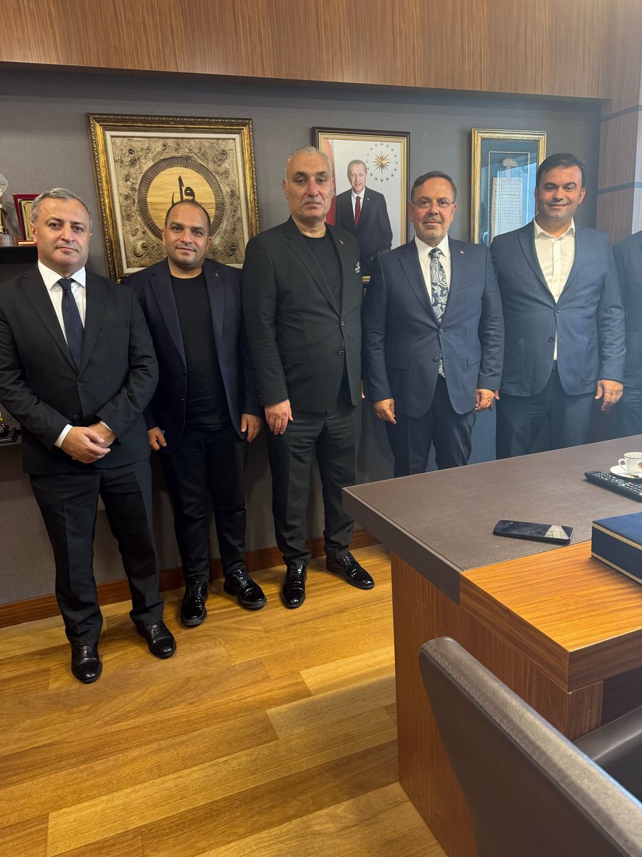 HALİS DALKILIÇ🇹🇷 (@halisdalkilic) on Twitter photo AK Parti Büyükçekmece İlçe Başkanımız <a href="/mahmuttyusuf/">Mahmut YUSUF</a> ve beraberindeki heyeti Gazi Meclisimizde misafir ettik.
Nazik ziyaretleri için teşekkür ediyorum. AK Parti Büyükçekmece İlçe Başkanımız <a href="/mahmuttyusuf/">Mahmut YUSUF</a> ve beraberindeki heyeti Gazi Meclisimizde misafir ettik.
Nazik ziyaretleri için teşekkür ediyorum.