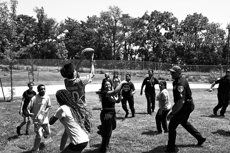BaltimorePolice's tweet image. BPD recently hosted a fun-filled Field Day with our Jr. Cadets & the competition was on! From football to mock crime scenes and team challenges, it was a great day of friendly rivalry, teamwork & connection.
We’re proud to support & engage with our young leaders!
#BPDJrCadets