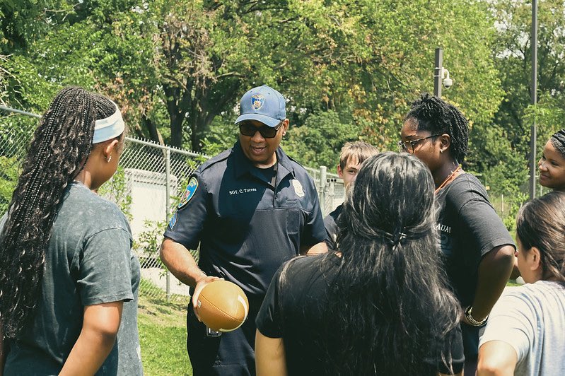 BaltimorePolice's tweet image. BPD recently hosted a fun-filled Field Day with our Jr. Cadets & the competition was on! From football to mock crime scenes and team challenges, it was a great day of friendly rivalry, teamwork & connection.
We’re proud to support & engage with our young leaders!
#BPDJrCadets