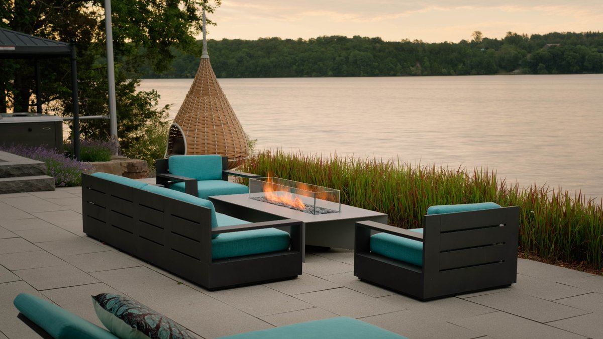 paloform's tweet image. Surrounded by water and sky, this expansive outdoor retreat makes space for gathering and quiet reflection.   

Two Fold #firepits bring the terrace together, providing warmth to a setting defined by openness and ease.  

#paloform