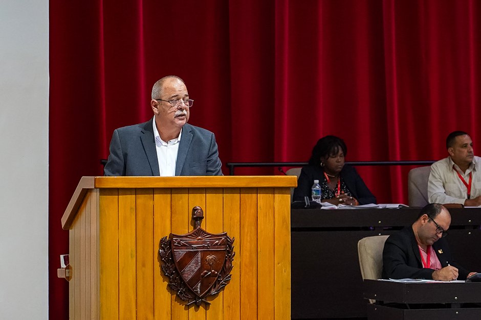 ✅“La única manera de resolver la crisis energética es continuar instalando fuentes renovables de energía y recuperando la generación de electricidad con combustible nacional” <a href="/VicentedelaO2/">Vicente de la O Levy</a> en la X legislatura de la Asamblea Nacional.
<a href="/Colina_CTCuba/">Miguel Colina</a>