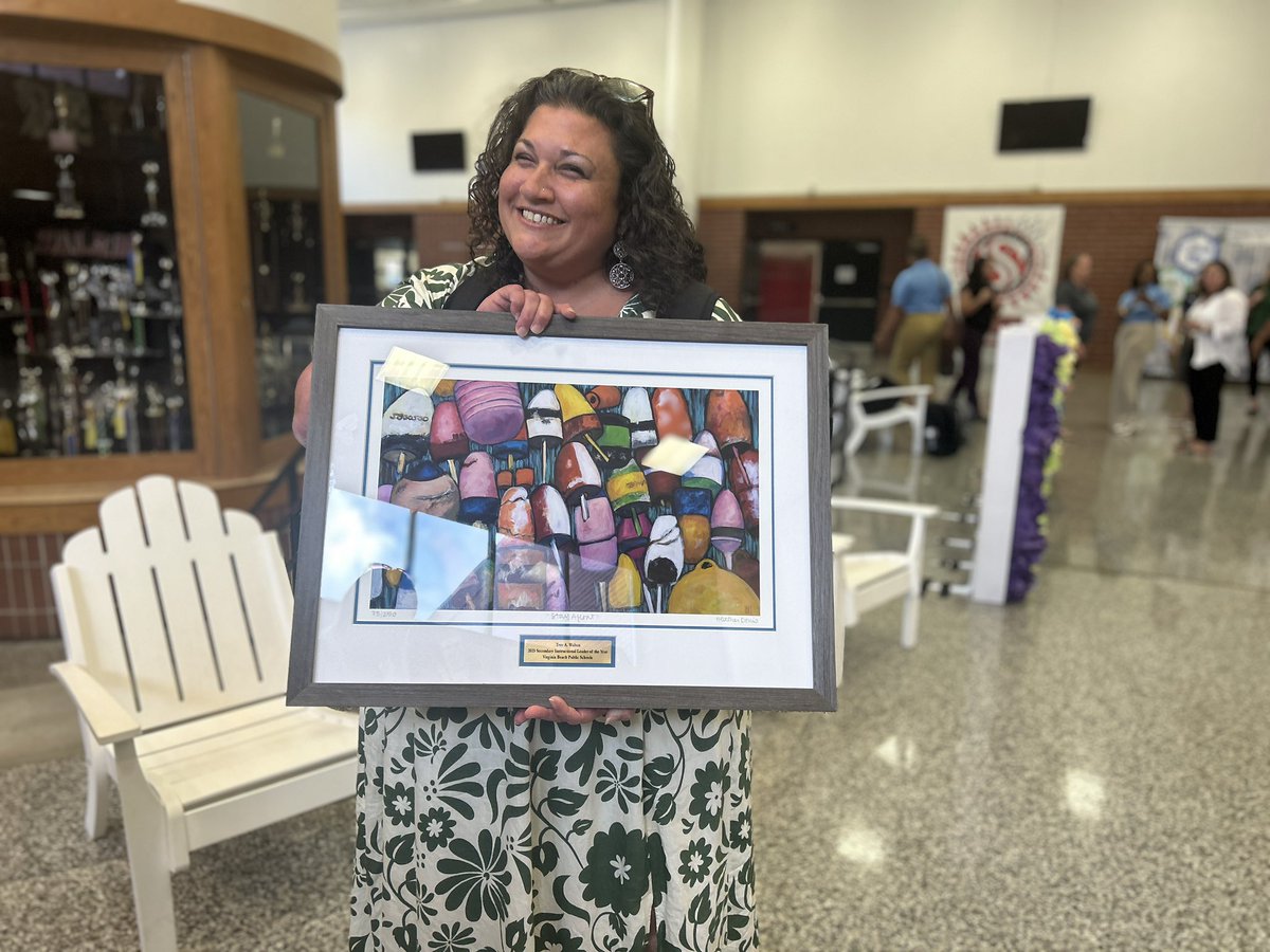 So proud of <a href="/MaureenFanelli/">Maureen Fanelli</a>, our VBCPS elementary Instructional Leader of the Year! <a href="/vbschools/">VBSchools</a>